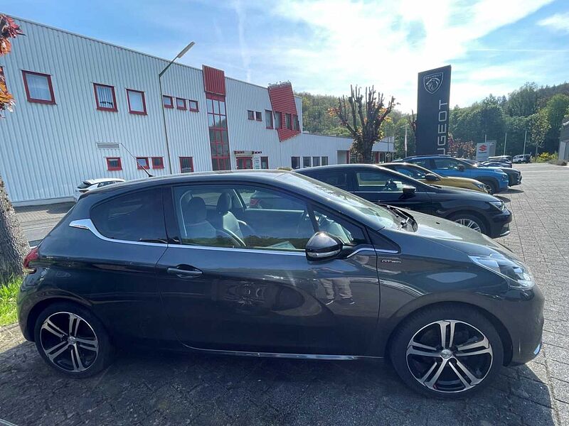 Peugeot 208 Allure 1.2 GT Line PureTech 110 Navigation Sitzheizung