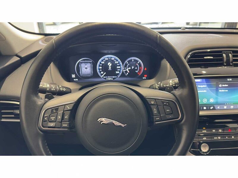 Jaguar F-Pace 30d Prestige AHK KAMERA WINTERPAKET LED