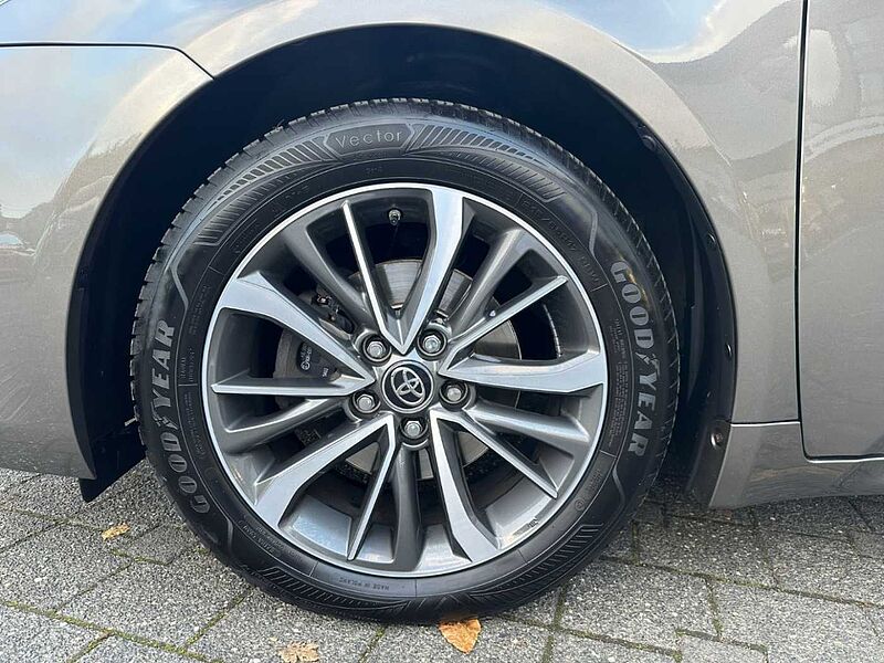 Toyota Avensis Touring Sports Edition-S+ / Anhängerkupplung / Navigationssystem