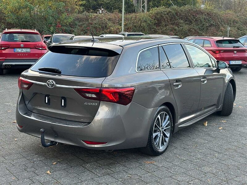 Toyota Avensis Touring Sports Edition-S+ / Anhängerkupplung / Navigationssystem