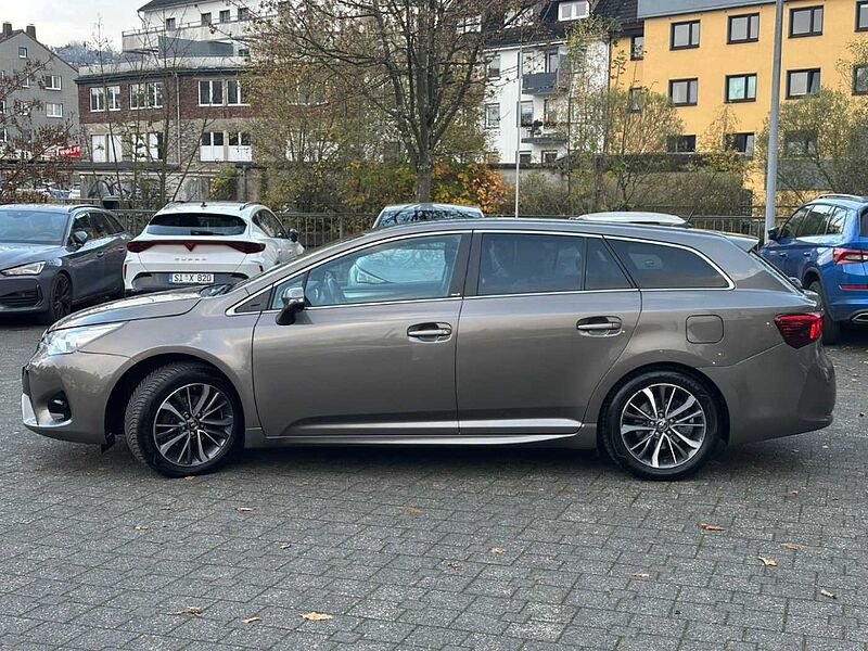 Toyota Avensis Touring Sports Edition-S+ / Anhängerkupplung / Navigationssystem