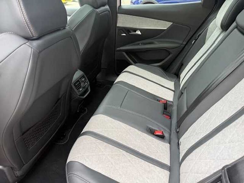Peugeot 3008 GT Hybrid4 300 Allrad GT Hybrid4 300 SCHIEBEDACH FOCAL 360KAMERA