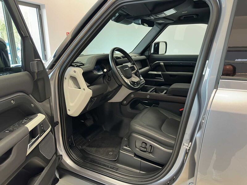 Land Rover Defender 110 D250 SE AHK 20''LM SD MATRIX WKP 110 D250 SE AHK 20''LM SD MATRIX WKP
