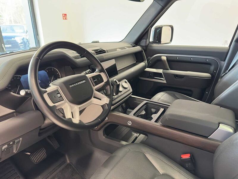 Land Rover Defender 110 D250 SE AHK 20''LM SD MATRIX WKP 110 D250 SE AHK 20''LM SD MATRIX WKP