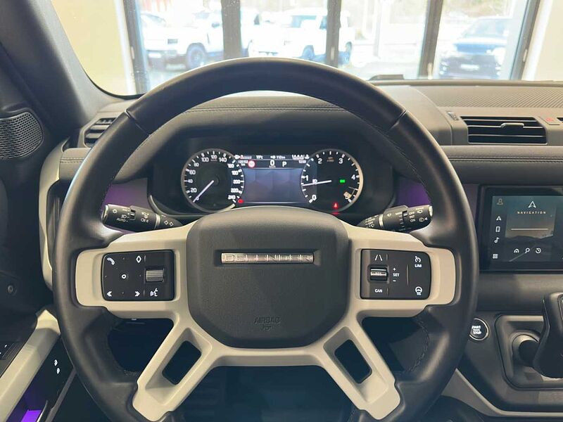 Land Rover Defender 110 D250 SE AHK 20''LM SD MATRIX WKP 110 D250 SE AHK 20''LM SD MATRIX WKP
