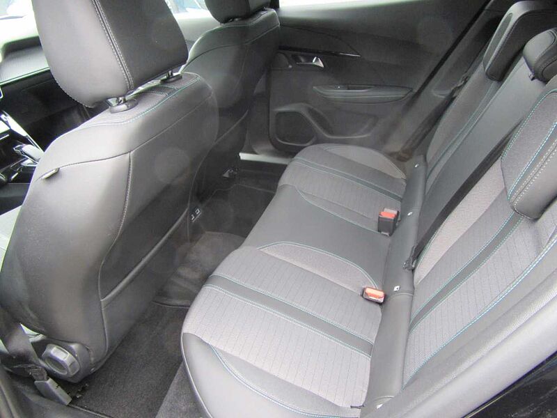 Peugeot 2008 e- Allure Pack Elektromotor 136 ALLURE PACK e- Allure Pack Elektromotor 136 ALLURE PACK
