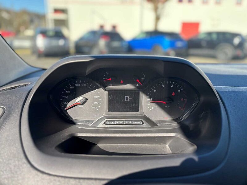 Peugeot Partner Avantage Edition StandHZG AHK DAB Induktionsladen Notbremsass. Temp PDC Avantage Edition StandHZG AHK DAB Induktionsladen Notbremsass. Temp PDC Berganfa