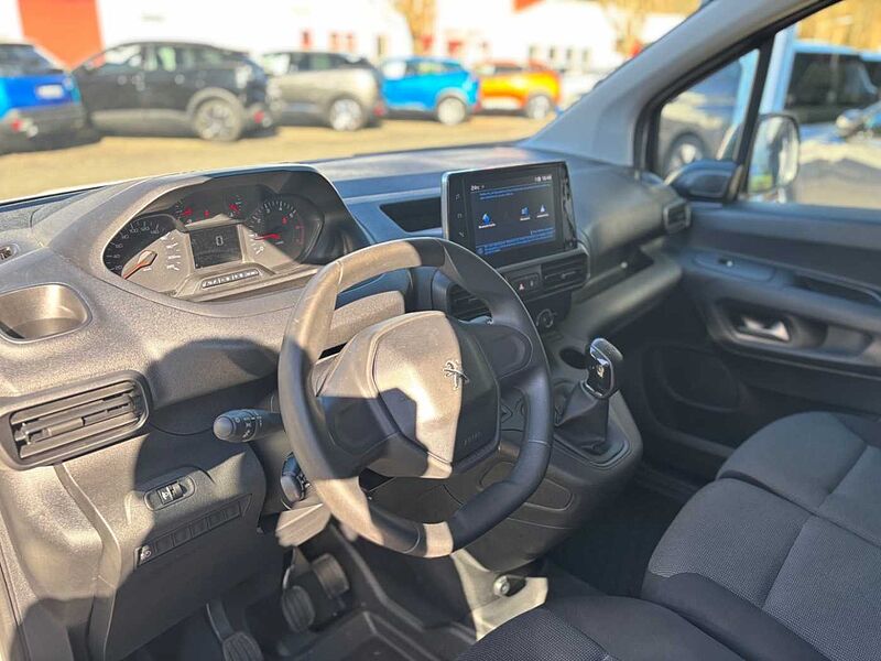Peugeot Partner Avantage Edition StandHZG AHK DAB Induktionsladen Notbremsass. Temp PDC Avantage Edition StandHZG AHK DAB Induktionsladen Notbremsass. Temp PDC Berganfa
