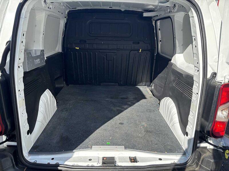 Peugeot Partner Avantage Edition StandHZG AHK DAB Induktionsladen Notbremsass. Temp PDC Avantage Edition StandHZG AHK DAB Induktionsladen Notbremsass. Temp PDC Berganfa