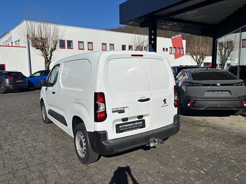 Peugeot Partner Avantage Edition StandHZG AHK DAB Induktionsladen Notbremsass. Temp PDC Avantage Edition StandHZG AHK DAB Induktionsladen Notbremsass. Temp PDC Berganfa