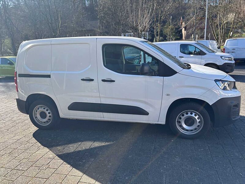 Peugeot Partner Avantage Edition StandHZG AHK DAB Induktionsladen Notbremsass. Temp PDC Avantage Edition StandHZG AHK DAB Induktionsladen Notbremsass. Temp PDC Berganfa