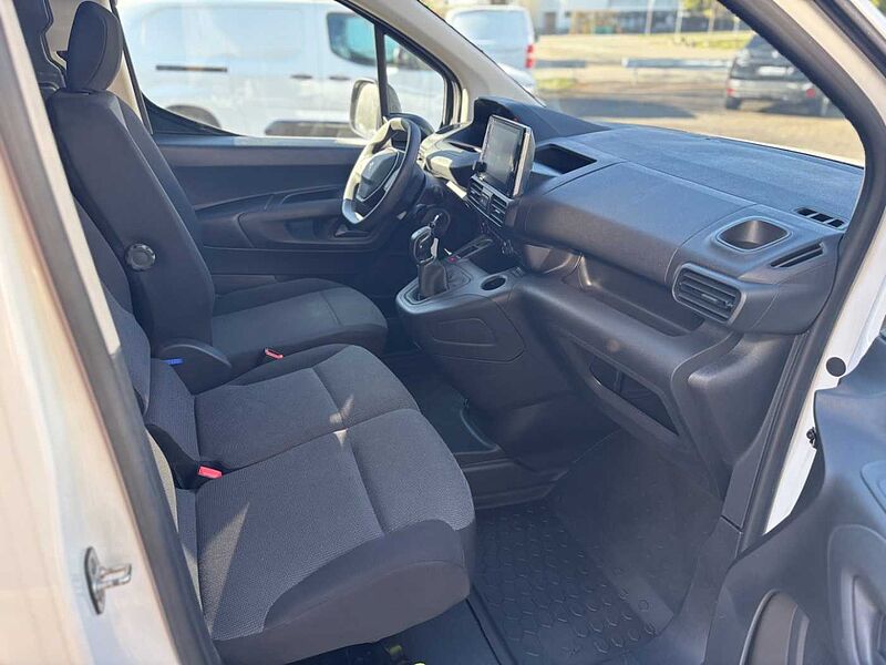 Peugeot Partner Avantage Edition StandHZG AHK DAB Induktionsladen Notbremsass. Temp PDC Avantage Edition StandHZG AHK DAB Induktionsladen Notbremsass. Temp PDC Berganfa