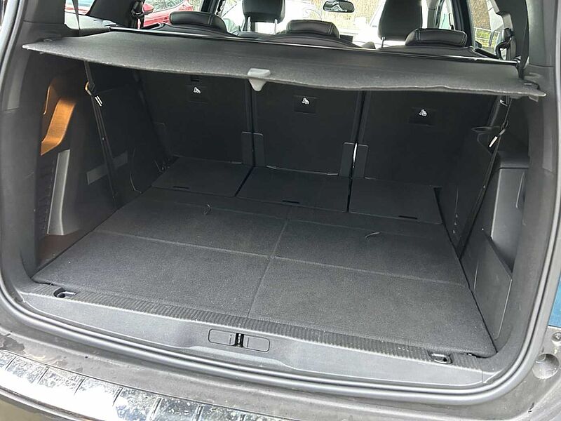 Peugeot 5008 1.2 Allure Pack 130 ACC SITZHEIZUNG KAMERA 1.2 Allure Pack 130 EAT8 SITZHZG El. Heckkl.