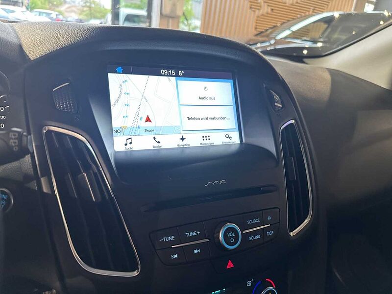 Ford Focus Turnier Titanium 1.5 EcoBoost Sportpaket Navi Soundsystem Bi-Xenon Kurvenl