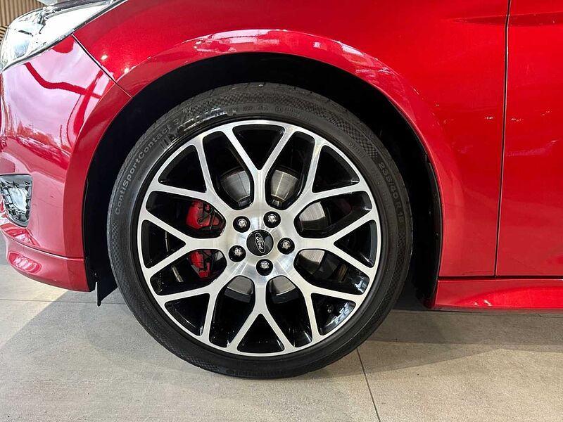 Ford Focus Turnier Titanium 1.5 EcoBoost Sportpaket Navi Soundsystem Bi-Xenon Kurvenl