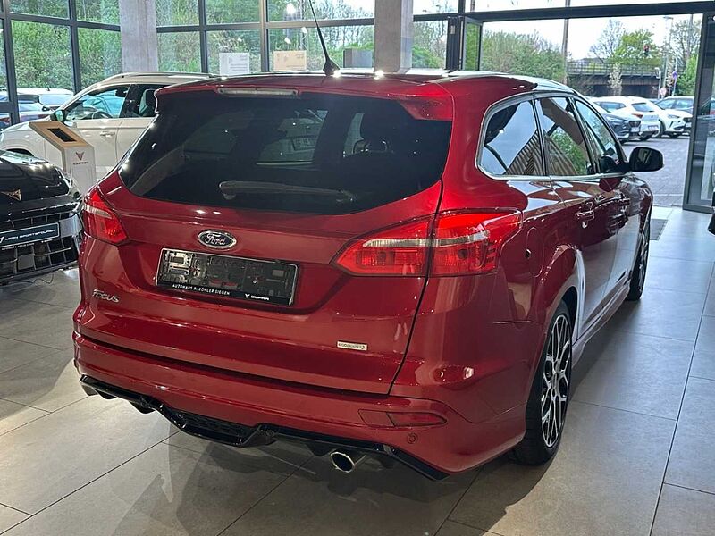 Ford Focus Turnier Titanium 1.5 EcoBoost Sportpaket Navi Soundsystem Bi-Xenon Kurvenl