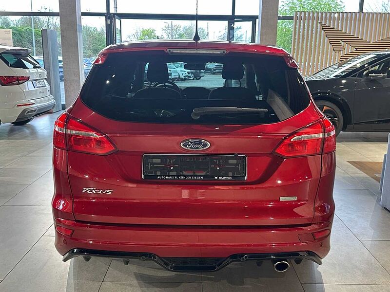 Ford Focus Turnier Titanium 1.5 EcoBoost Sportpaket Navi Soundsystem Bi-Xenon Kurvenl
