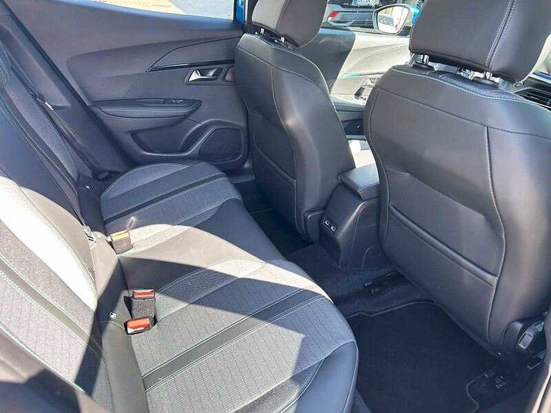 Peugeot 2008 Allure Pack 1.2 PureTech Navi Digitales Cockpit LED Apple CarPlay Android A