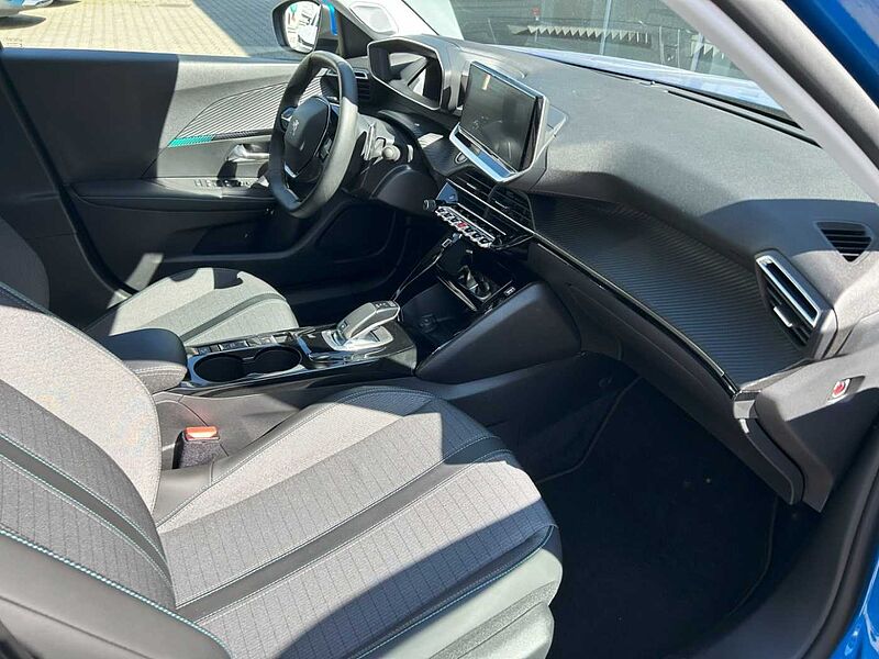 Peugeot 2008 Allure Pack 1.2 PureTech Navi Digitales Cockpit LED Apple CarPlay Android A