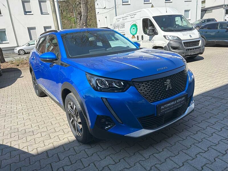 Peugeot 2008 Allure Pack 1.2 PureTech Navi Digitales Cockpit LED Apple CarPlay Android A