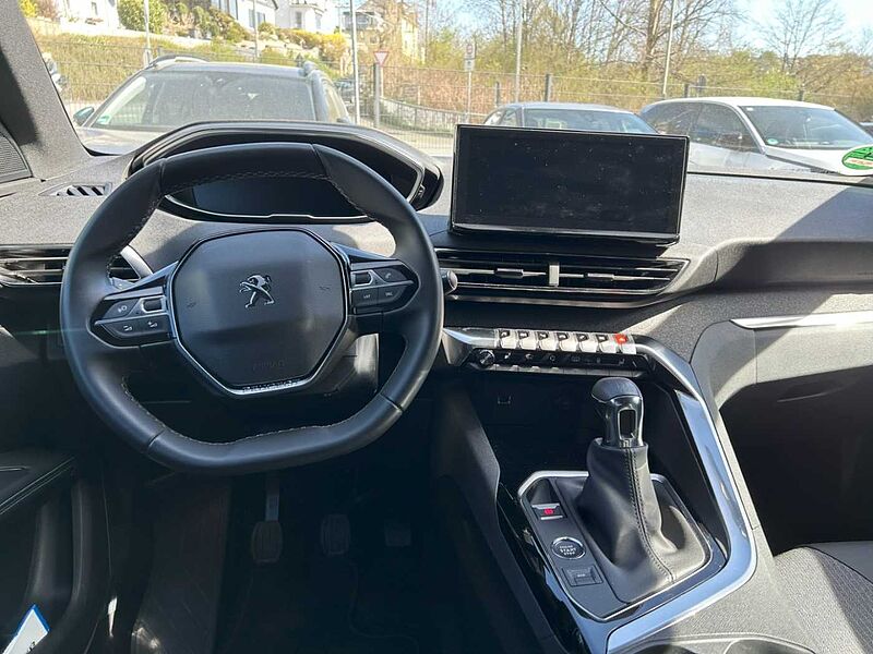 Peugeot 5008 1.2 EU6d Allure Pack PureTech 130 7-Sitzer Navi Digitales Cockpit LED Apple