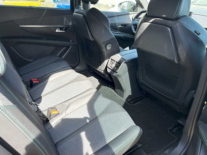 Peugeot 5008 1.2 EU6d Allure Pack PureTech 130 7-Sitzer Navi Digitales Cockpit LED Apple