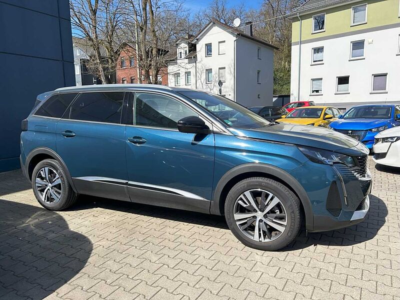 Peugeot 5008 1.2 EU6d Allure Pack PureTech 130 7-Sitzer Navi Digitales Cockpit LED Apple