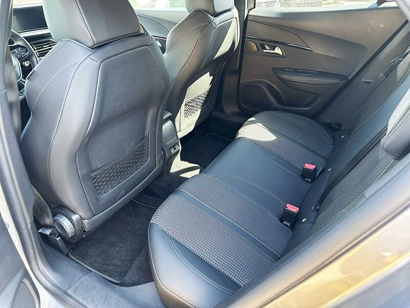 Peugeot 2008 e 136 GT Navi Digitales Cockpit LED Apple CarPlay Android Auto Klimaautom F