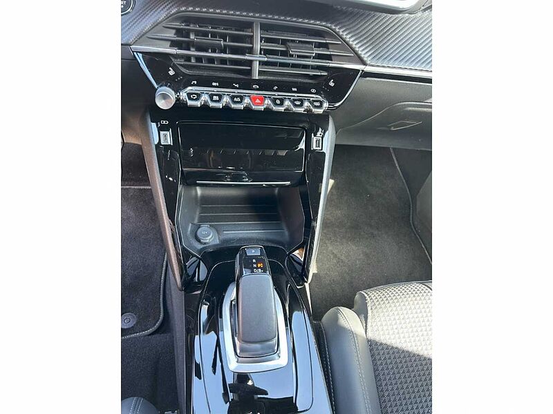 Peugeot 2008 e 136 GT Navi Digitales Cockpit LED Apple CarPlay Android Auto Klimaautom F