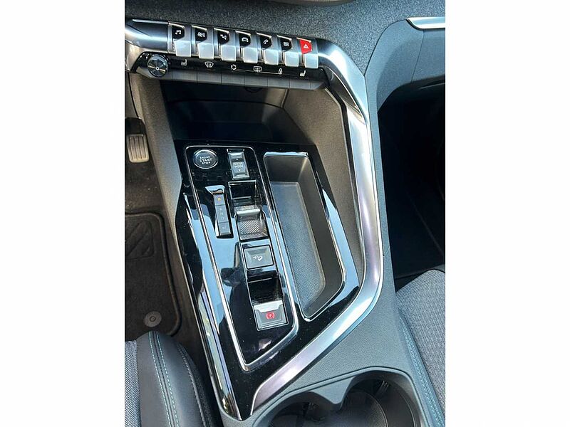 Peugeot 5008 Allure Pack Navi Digitales Cockpit LED Apple CarPlay Android Auto 2-Zonen-K