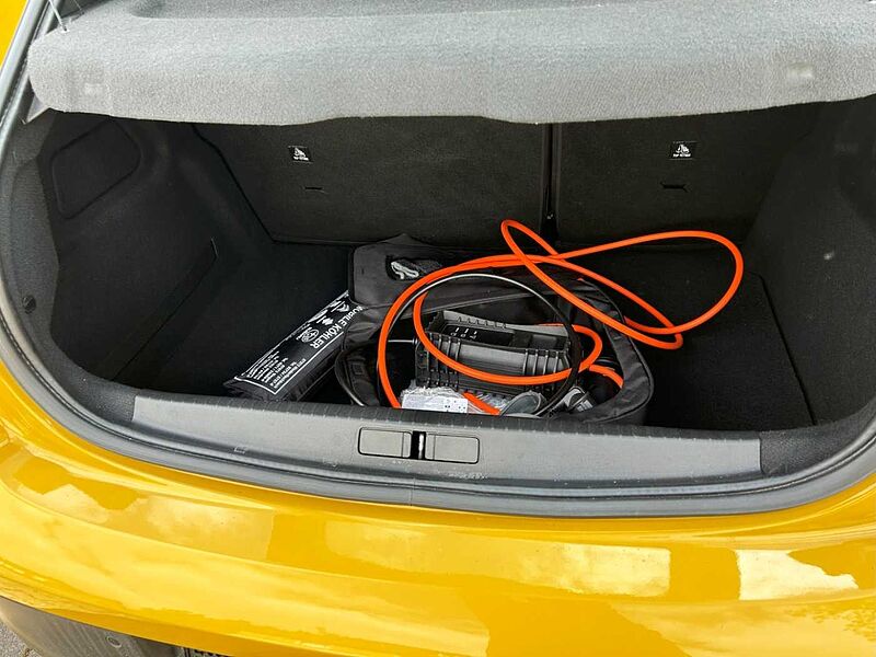 Peugeot 208 e- Active Pack LED Apple CarPlay Android Auto