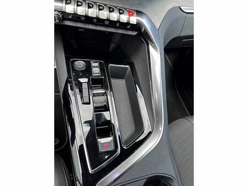 Peugeot 5008 1.2 GT AHK-abnehmbar Navi Leder Digitales Cockpit LED