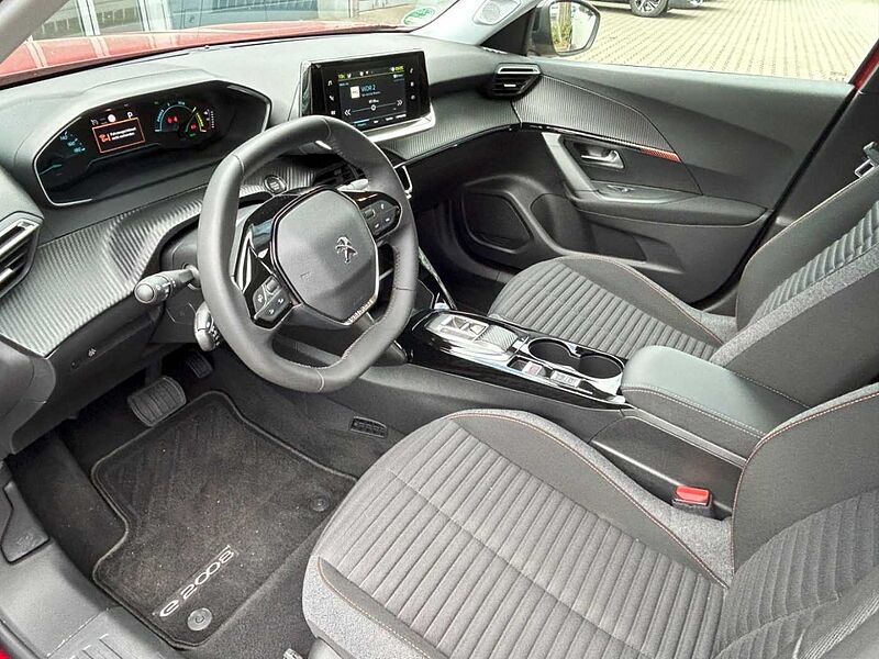 Peugeot 2008 e- Active Pack LED Apple CarPlay Android Auto Klimaautom DAB SHZ