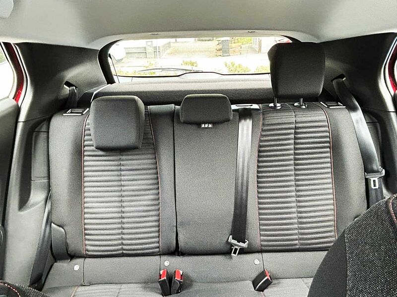 Peugeot 2008 e- Active Pack LED Apple CarPlay Android Auto Klimaautom DAB SHZ