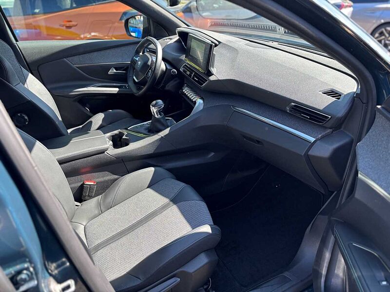 Peugeot 3008 Allure PureTech 130 LED DAB SITZHEIZUNG